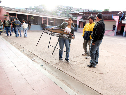 Urnas en La Travesía y Kennedy permanecían cerradas