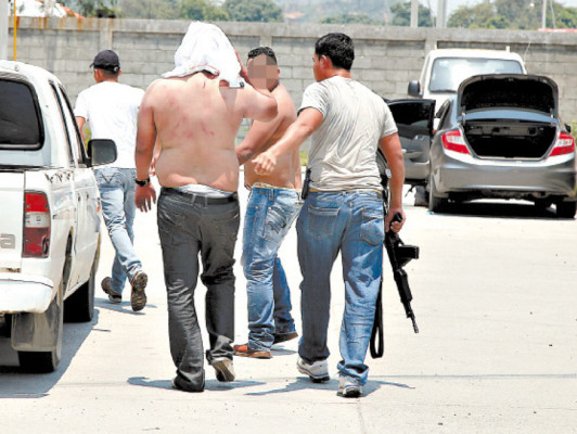 Frustran rapto a grupo de falsos policías