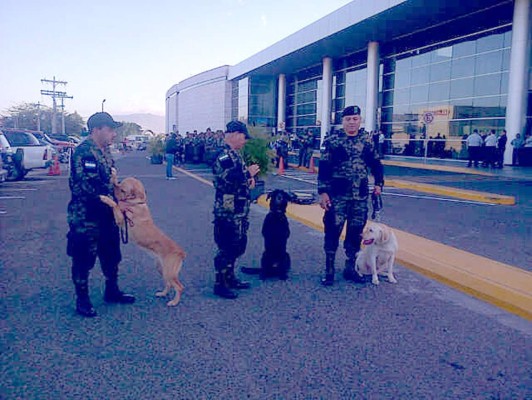 Fuerza interagencial se toma aeropuertos