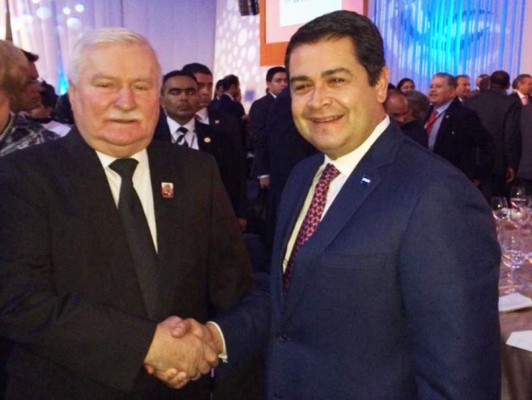 Presidente de Honduras diserta en Cumbre de Negocios