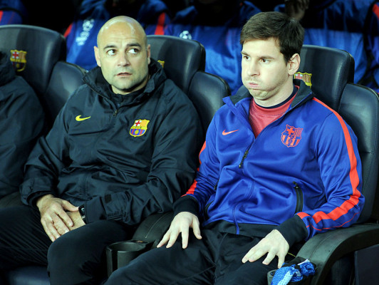 El sufrimiento de Messi en el banquilo ante el PSG