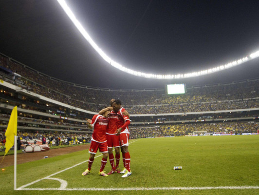 Toluca venció 2-0 al América y puso un pie en la final