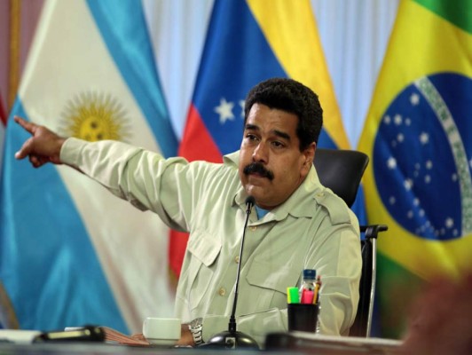 Maduro anuncia expulsión de funcionarios de EEUU