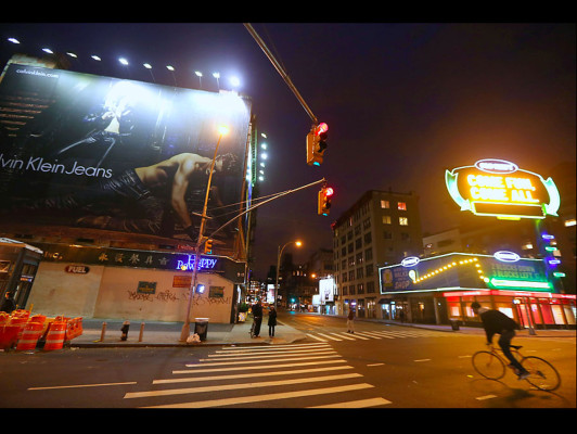 Vuelve la electricidad a Manhattan; 900,000 personas siguen sin luz