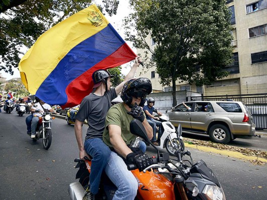 Caravana opositora recorre Caracas en rechazo a represión