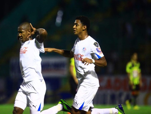 Real España sepulta el invicto de Olimpia