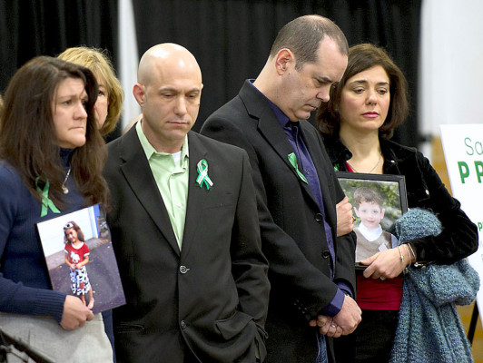 Tres meses después de Newtown, Connecticut endurece leyes sobre armas