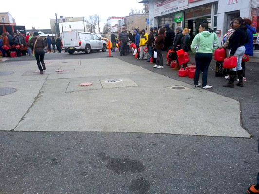 Hondureños ayudan a damnificados en EE UU