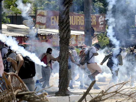 FOTOS: Violentos enfrentamientos previo al España-Italia