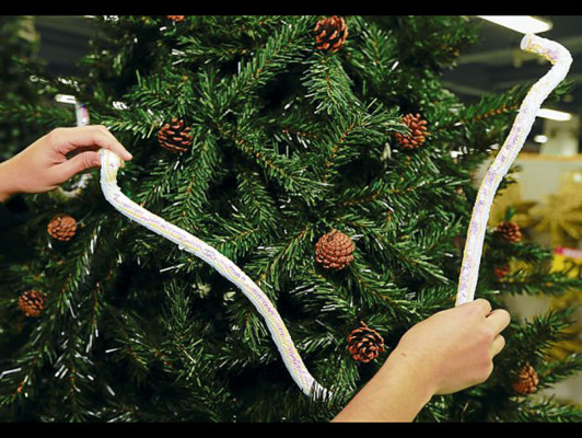 ¡Cuélguese de su árbol!