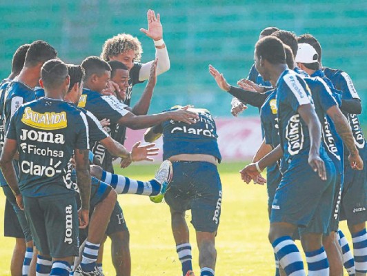 Jona Mejía cumple su sueño en Honduras