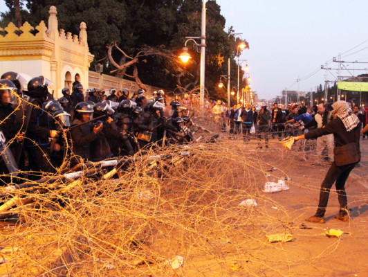 Corre la sangre en Egipto tras condenas a muerte por tragedia en estadio