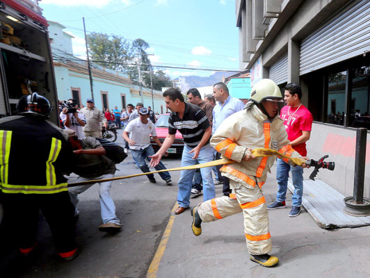 Incendio en bodega de la Alcaldía municipal en centro de Tegucigalpa