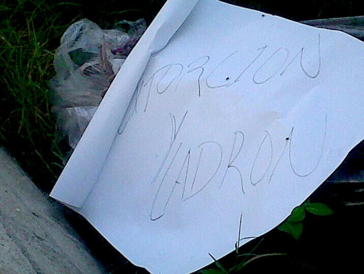 Envuelto en sábanas hallan cadáver de presunto extorsionador