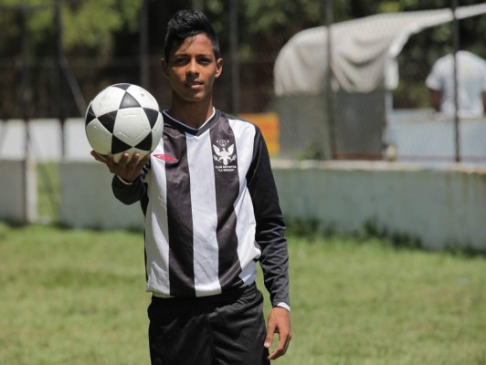 Hondureño a las reservas del Manchester United