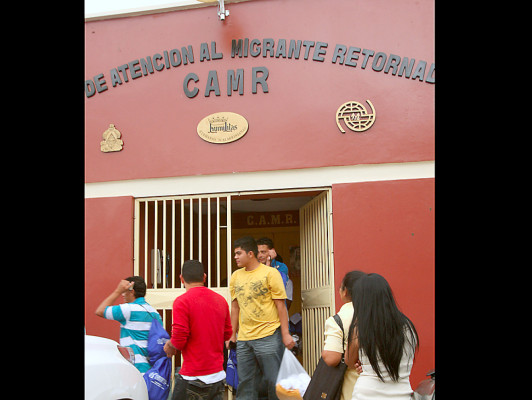 Cónsules de Honduras retrasan deportaciones