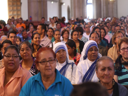 Sacerdotes renuevan su promesa con Dios