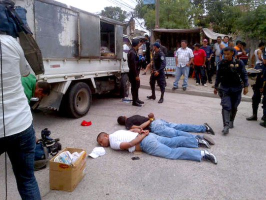 In fraganti capturan a sujetos que asaltaron carro repartidor