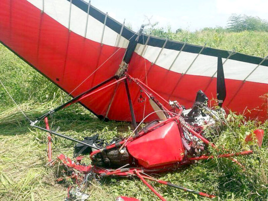 Dos heridos en accidente de avión ultraligero