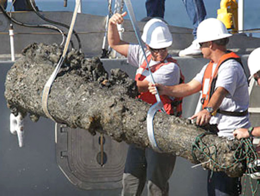 Recuperan cinco cañones de barco de Barbanegra