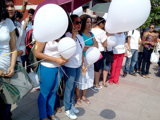 Universitarios claman por paz en Honduras