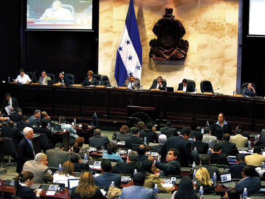 Ratifican juicio político y 'ciudades modelo'