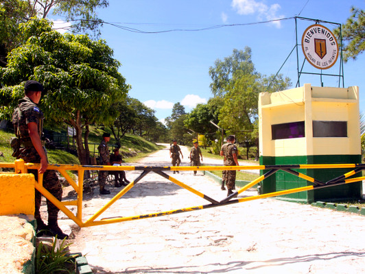 Auto de prisión contra policía por crimen de universitarios
