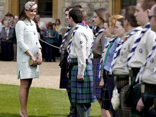 Kate Middleton muestra su embarazo