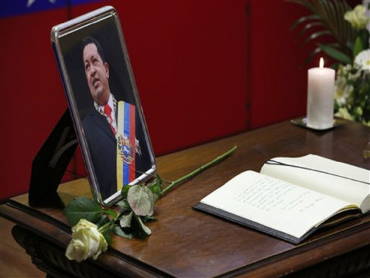 Aún después de la muerte, Chávez elige a sucesor