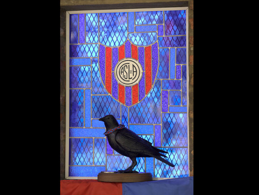 Un cáliz para el Papa con símbolo de San Lorenzo