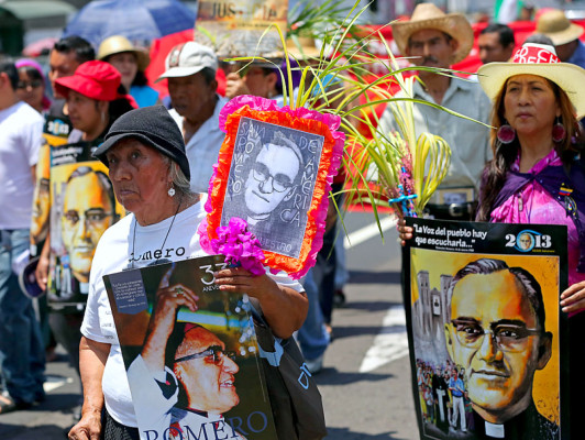 Salvadoreños recuerdan asesinato de Romero
