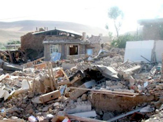 Sismo en Irán deja al menos 30 muertos y 800 heridos