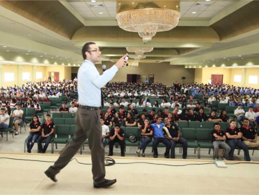 Mario Schauer, una voz contra la discriminación en Honduras