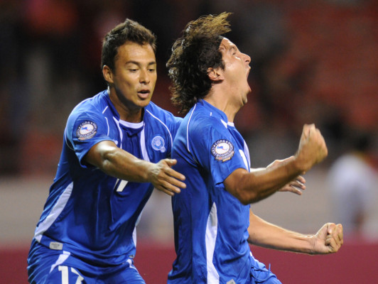 Honduras tropieza con El Salvador en debut de Copa Uncaf