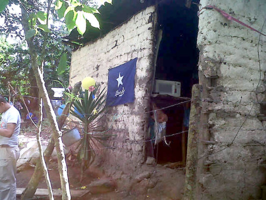 Cortés: acribillan a tres miembros de una familia