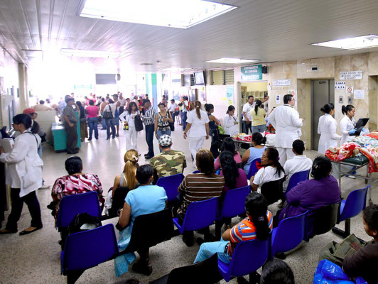 Audiencias de descargo para 25 médicos