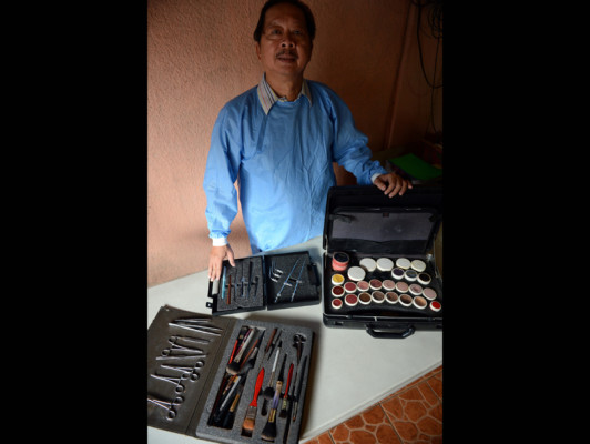 Embalsamador ofrece sus servicios para Chávez