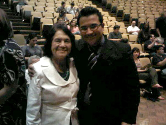 Hondureño que dormía debajo de un puente cuenta su historia en Harvard