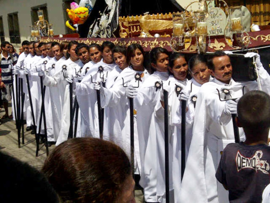 Muestras de fe adornan las calles de Comayagua