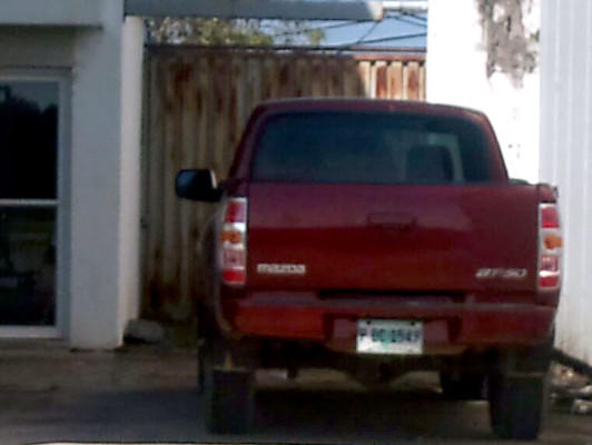 Decomisan carro que pertenecería a sospechosos de crimen organizado