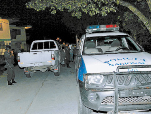 Bajan de bus a joven y luego lo matan