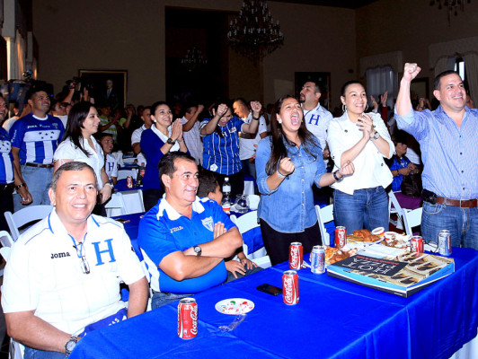 Presidente de Honduras celebró 2-2 ante México