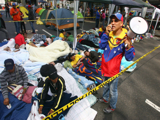 Arrecia campaña para conocer salud de Chávez