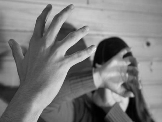 Cambiar mentalidad masculina, menos violencia contra mujeres