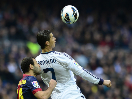 Real Madrid derrota 2-1 al líder Barcelona en el Clásico español