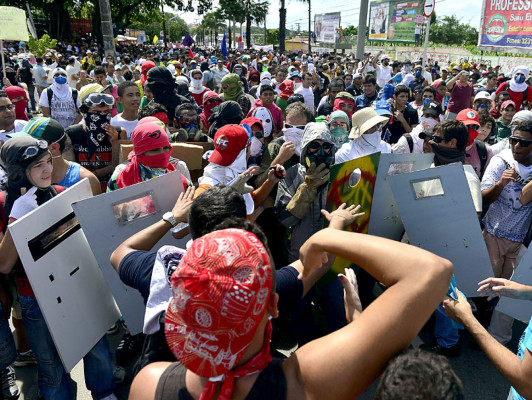FOTOS: Violentos enfrentamientos previo al España-Italia