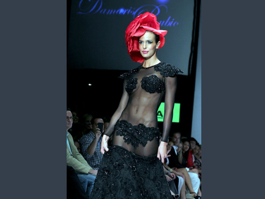 Colorida y excéntrica colección en Dominicana Moda 2012