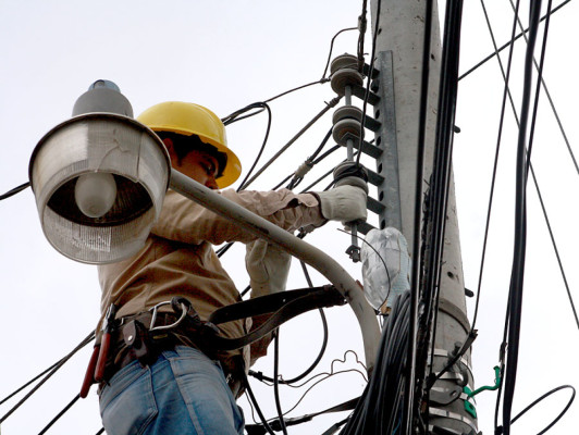 ENEE corta el servicio a empresas morosas