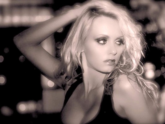 Hallan muerta a 'conejita' de Playboy