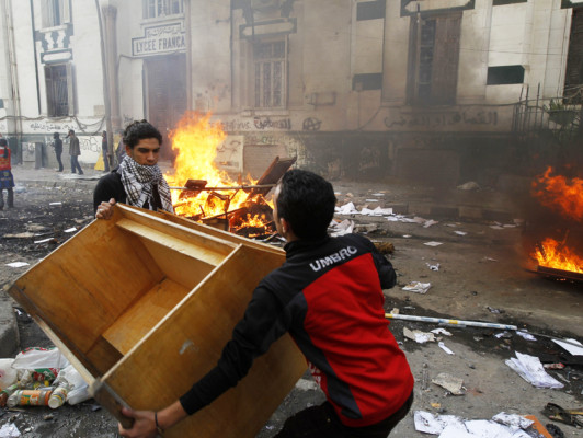 Corre la sangre en Egipto tras condenas a muerte por tragedia en estadio